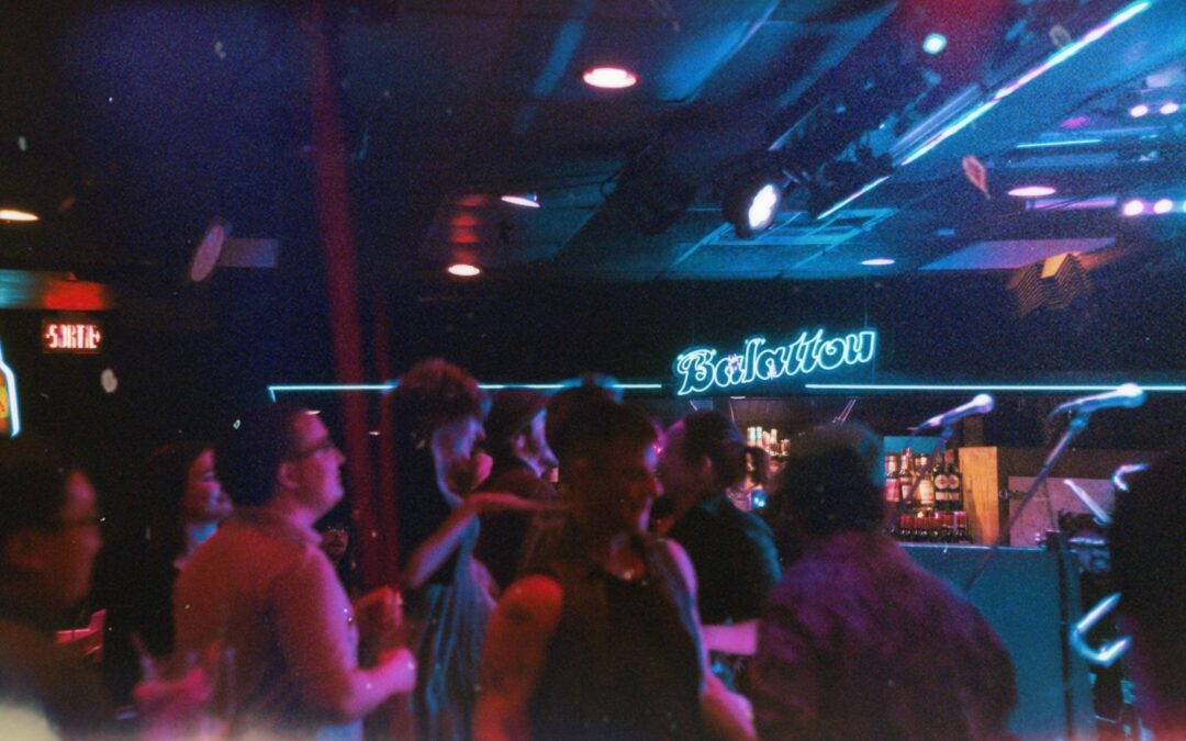 How Bar Crawls Create Safer Nightlife Experiences Through Group Accountability and Designated Driver Coordination in Phoenix, AZ