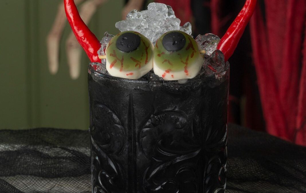 Themed Bar Crawl Venues Versus Open-Format Bars: Which Strategy Actually Delivers More Halloween Fun and Better Photo Moments in Phoenix, AZ